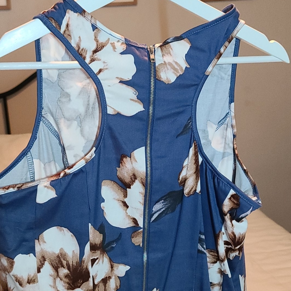 Dress - Picture 3 of 5